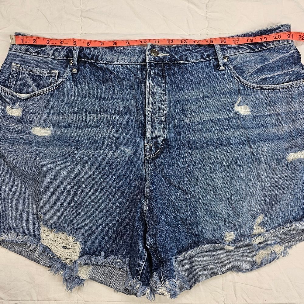 Good American Distressed Button Fly Denim Shorts Women's Size 18